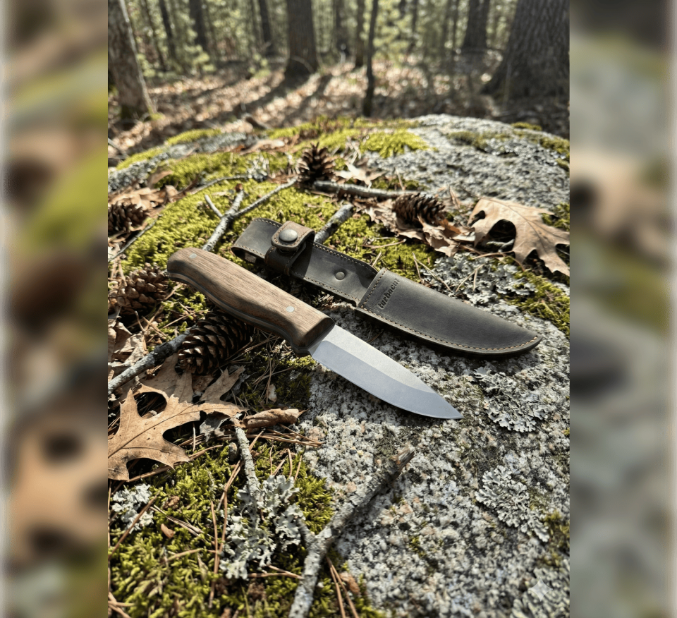 Premium Avcı Bıçağı – Doğal Ceviz Ağacı Sap – Nubuk Deri Kılıf